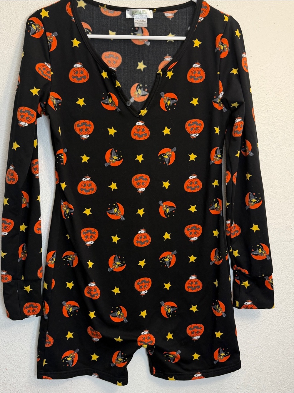 Peanuts Black Long-Sleeve Pajama Romper- Orange Pumpkins, Snoopy & Woodstock M